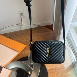Used gently worn ysl purse